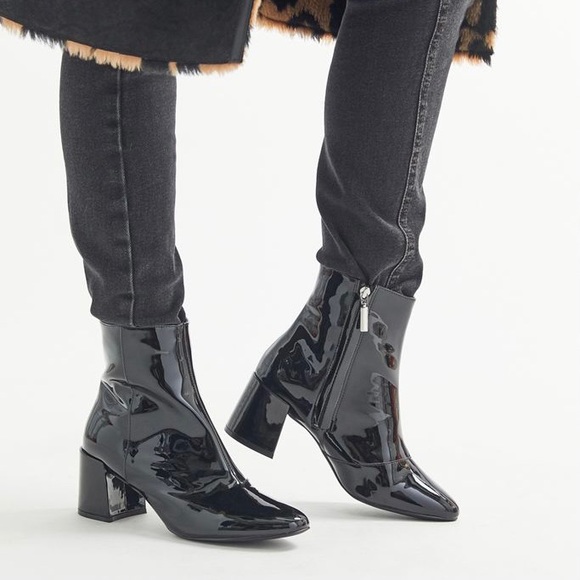 Shoes - URBAN OUTFITTERS BLACK BOOT